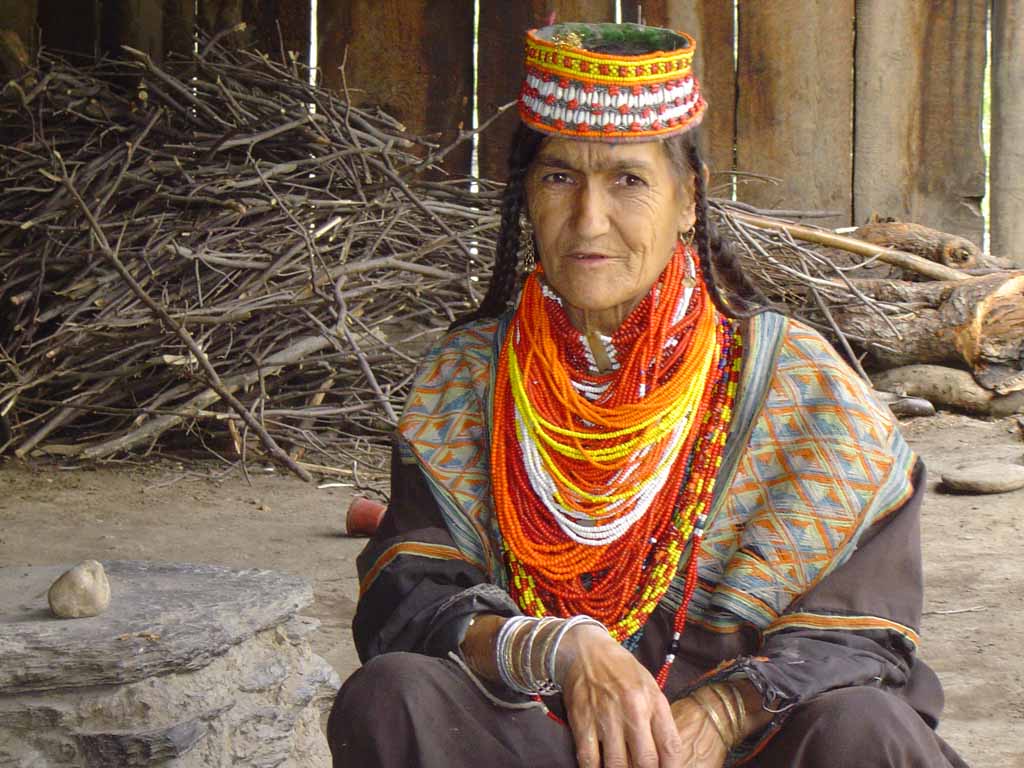 Essay on old customs of pakistan